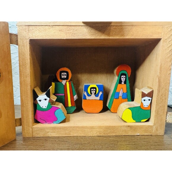 El Salvador Nativity Box Wood Folk Art Artesanias La Esperanza Handpainted - Picture 3 of 5